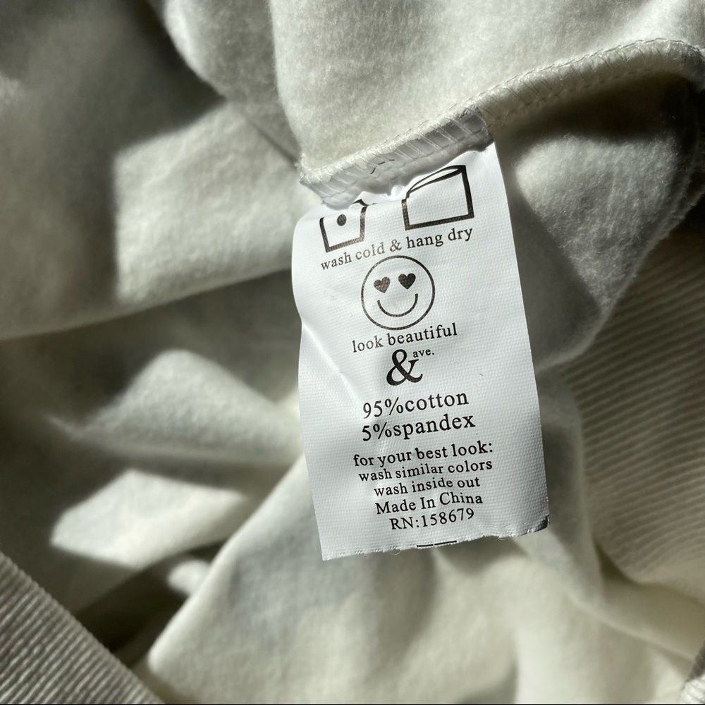 NWT Ampersand Ave Bed of Roses Fleece Pullover - Picture 3 of 5